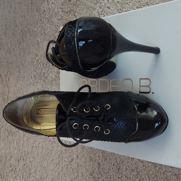 Shoes - Picture 2 of 3